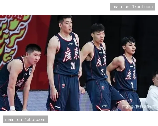 通讯：客场更衣室的掌声——记录魔术青年军锁定季后赛席位的时刻